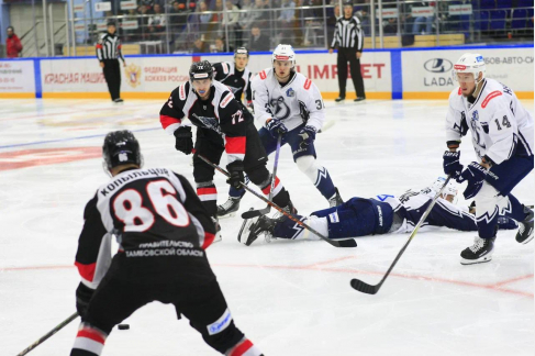 А НА ДОМАШНЕМ ЛЬДУ - ОСЕЧКА…