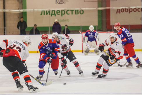 ЧЕМПИОНАТ СХЛ: ПОРАЖЕНИЕ И ПОБЕДА НА ДОМАШНЕМ ЛЬДУ